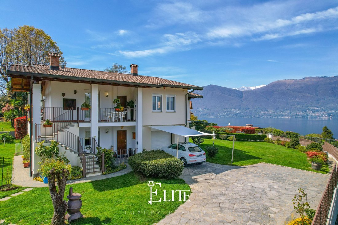 Villa in Porto Valtravaglia, Lombardy, Italy 1 - 15679824