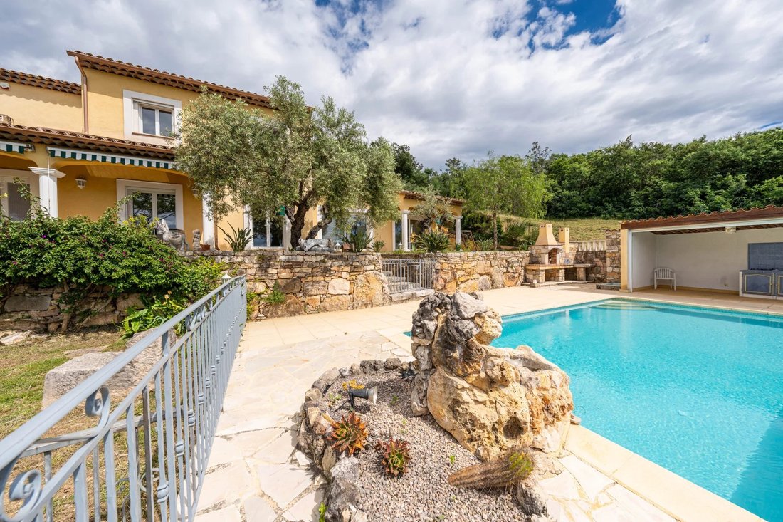 Villa in Les Aspres-Plan Sarrain, Mouans-Sartoux, France 2 - 15688158