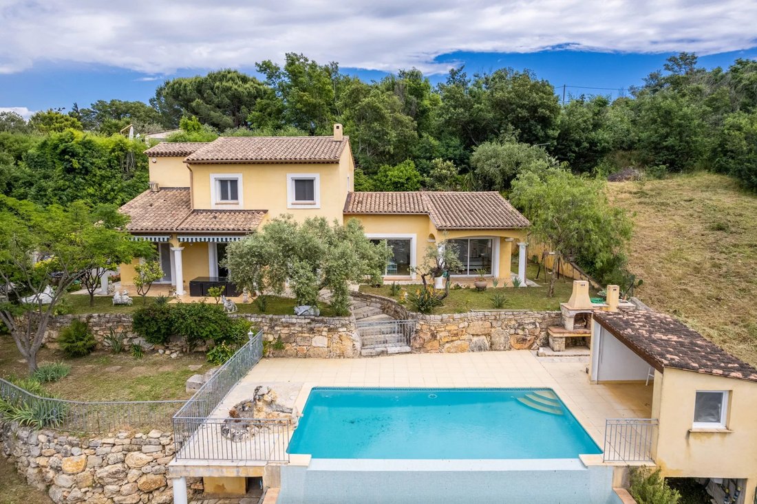 Villa in Les Aspres-Plan Sarrain, Mouans-Sartoux, France 1 - 15688158