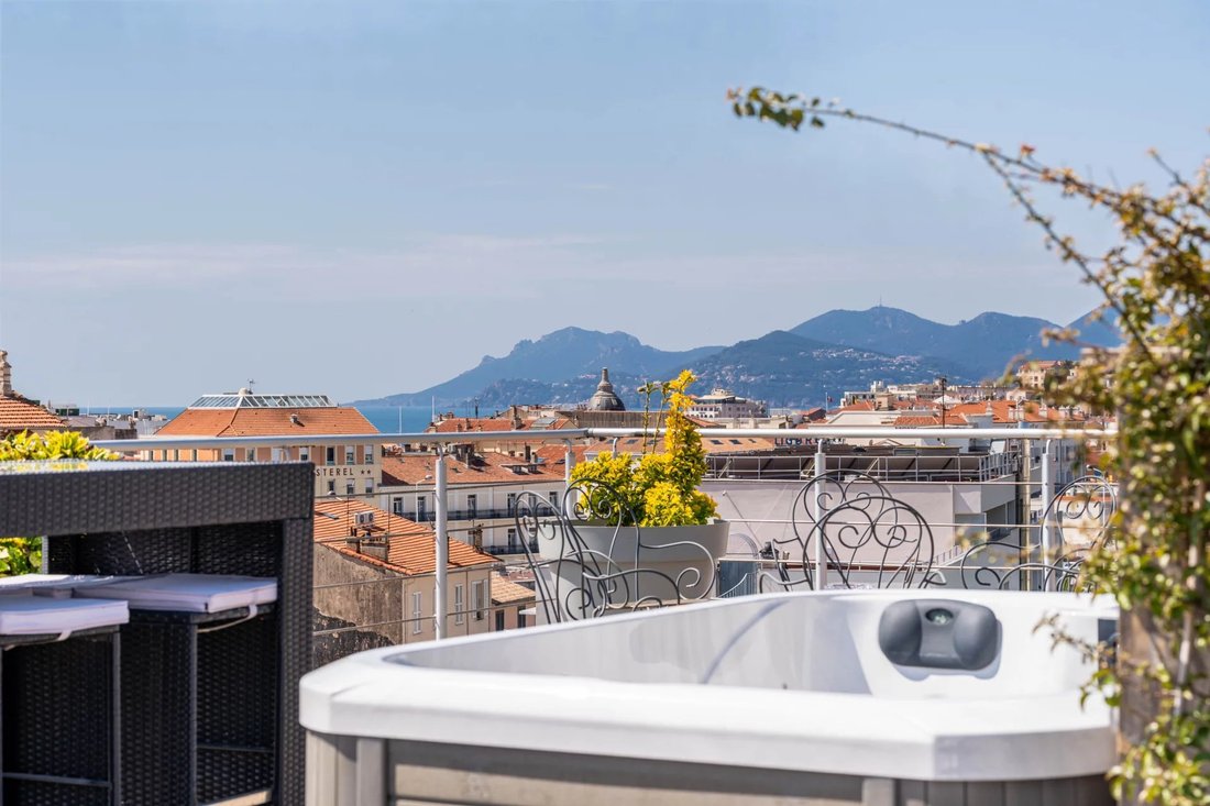 Apartment in Saint Nicolas, Cannes, France 1 - 15688060
