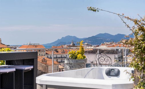 Apartment in Saint Nicolas, Cannes, France 1