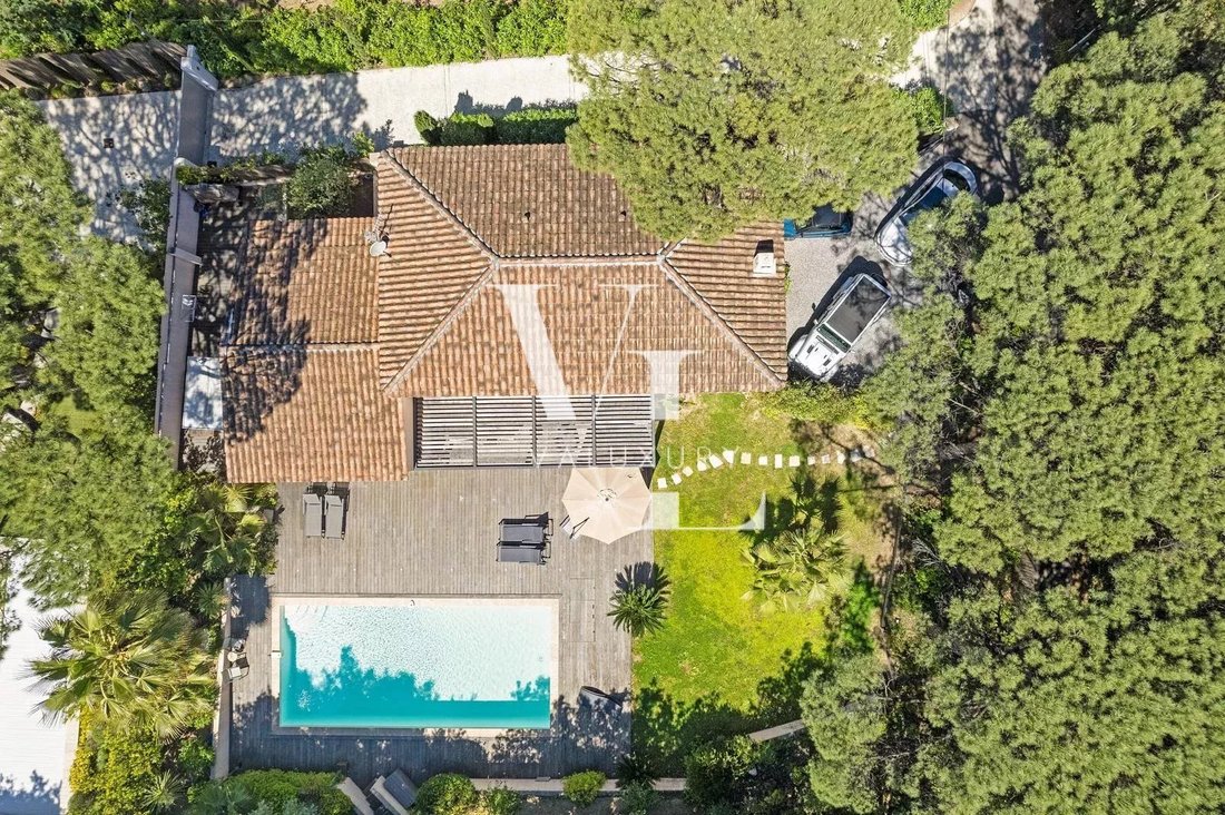 Villa in Gassin, Provence-Alpes-Côte d'Azur, France 4 - 15688062