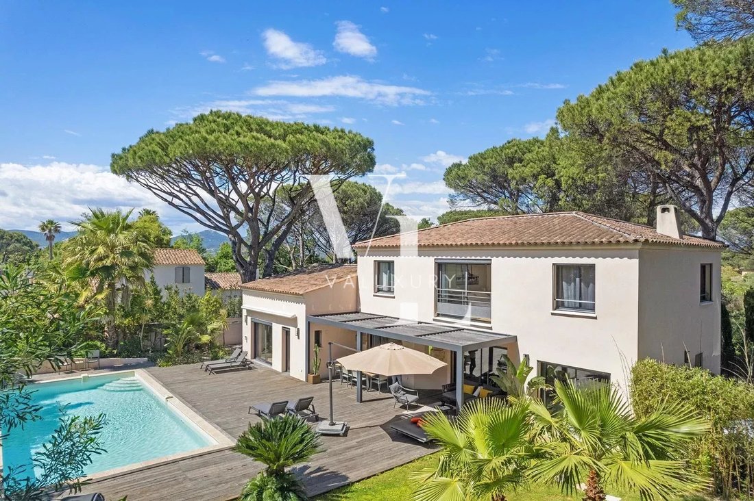 Villa in Gassin, Provence-Alpes-Côte d'Azur, France 1 - 15688062