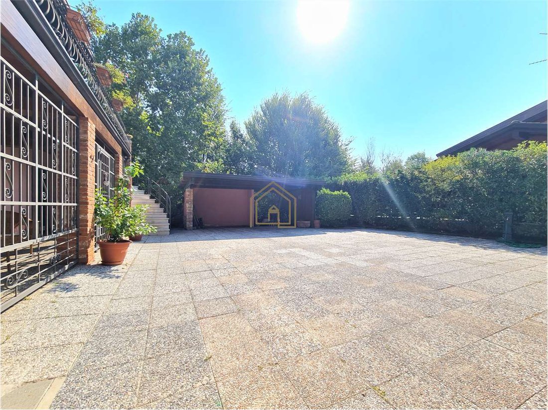 Villa in Rivoltella, Desenzano del Garda, Lombardy 2 - 15690224
