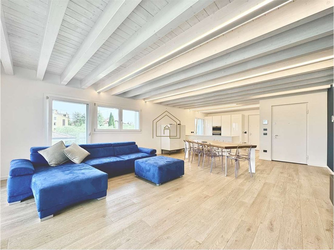 Apartment in Desenzano Centro, Desenzano del Garda, Lombardy 1 - 15690238