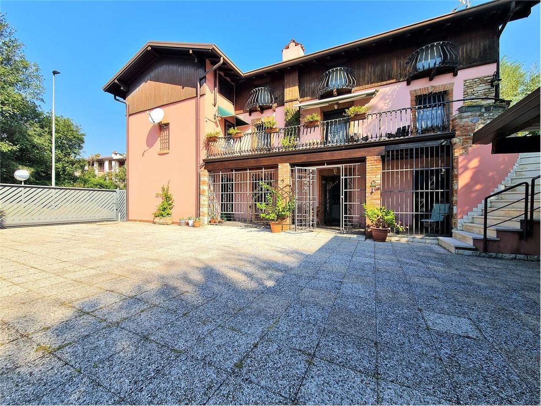 Villa in Rivoltella, Desenzano del Garda, Lombardy 1 - 15690224