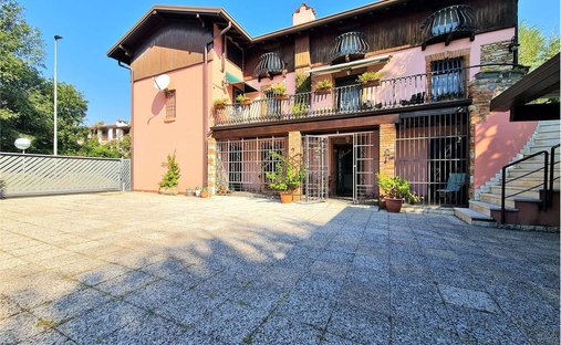 Villa in Rivoltella, Desenzano del Garda, Lombardy 1