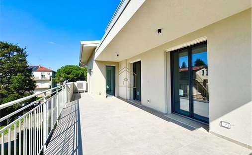 Apartment in Desenzano Centro, Desenzano del Garda, Lombardy 1