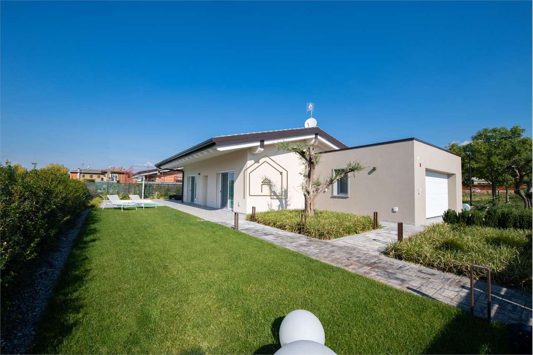 Villa in Entroterra, Desenzano del Garda, Lombardy 1 - 15690337