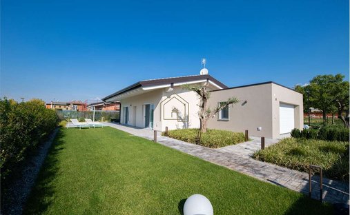 Villa in Entroterra, Desenzano del Garda, Lombardy 1