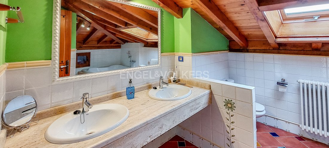 House in Santillana del Mar, Cantabria, Spain 3 - 15690611