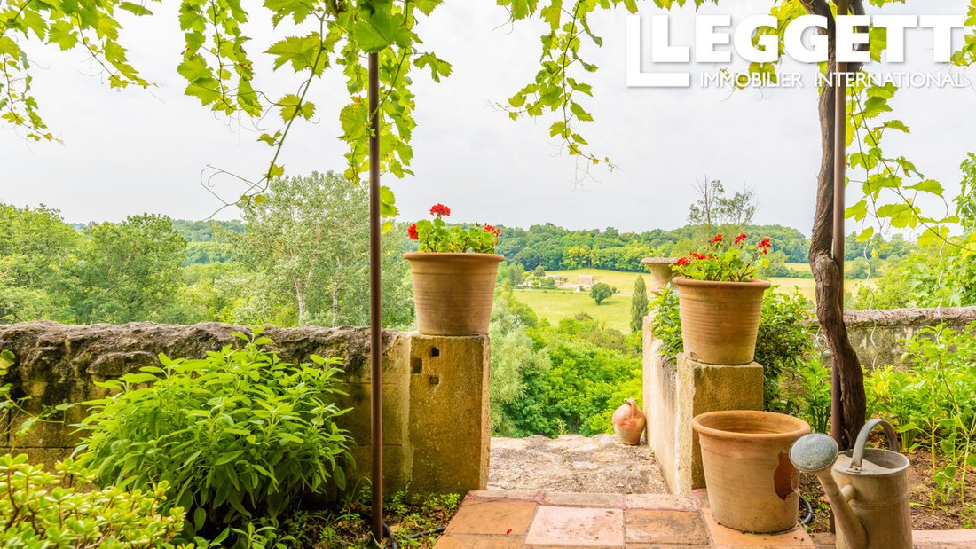 House in Saint-Sulpice-de-Faleyrens, Nouvelle-Aquitaine, France 1 - 15690705