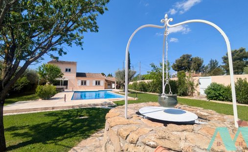 House in Les Freres-Les Cancades-Les Ginestes, Le Beausset, France 1