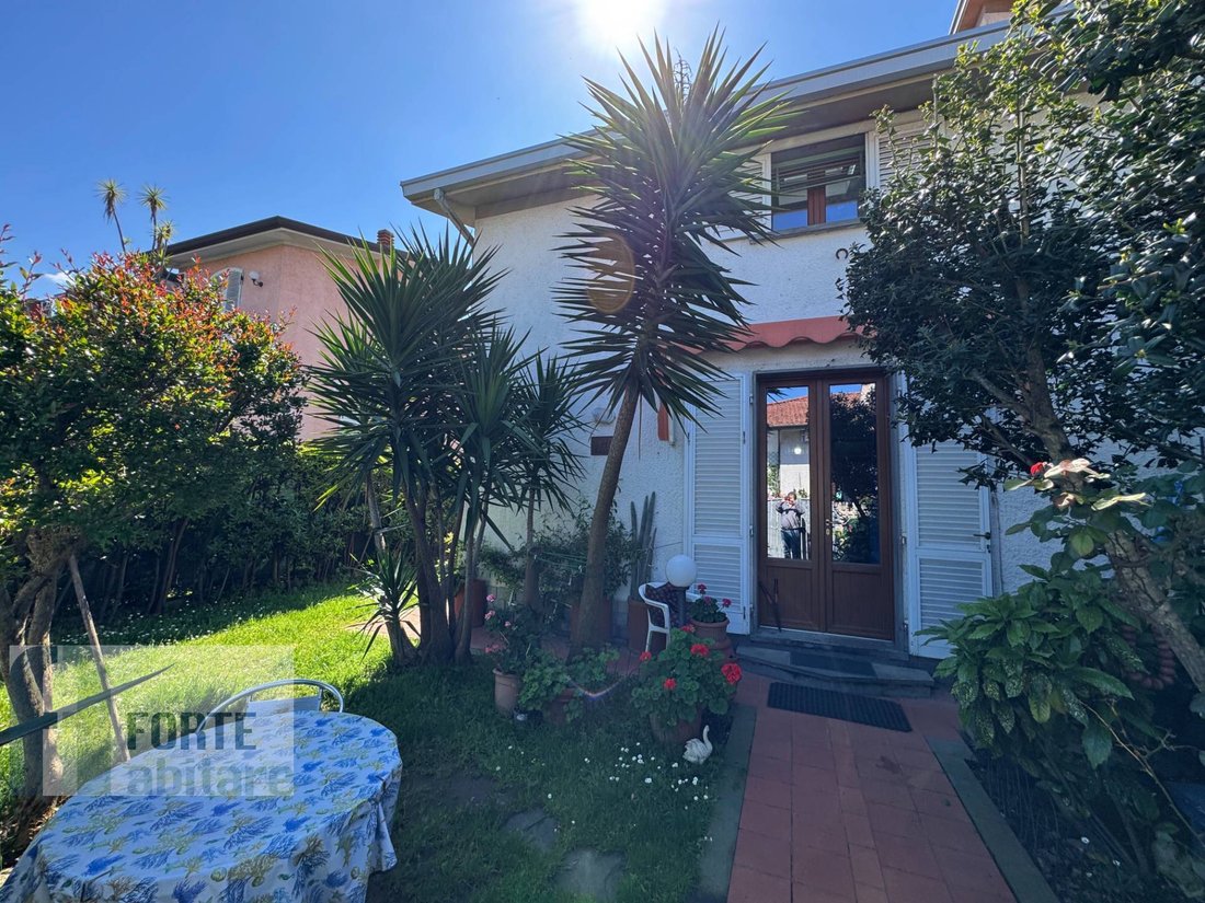 Villa in Caranna-Vaiana, Forte dei Marmi, Tuscany 1 - 15690515
