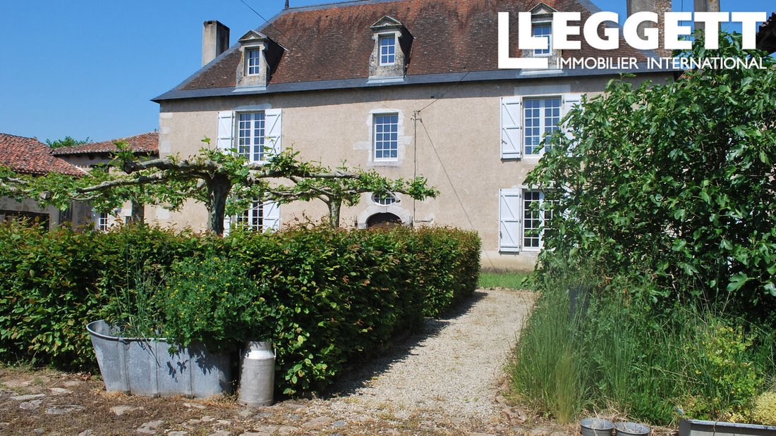 House in Luchapt, Nouvelle-Aquitaine, France 1 - 15690713