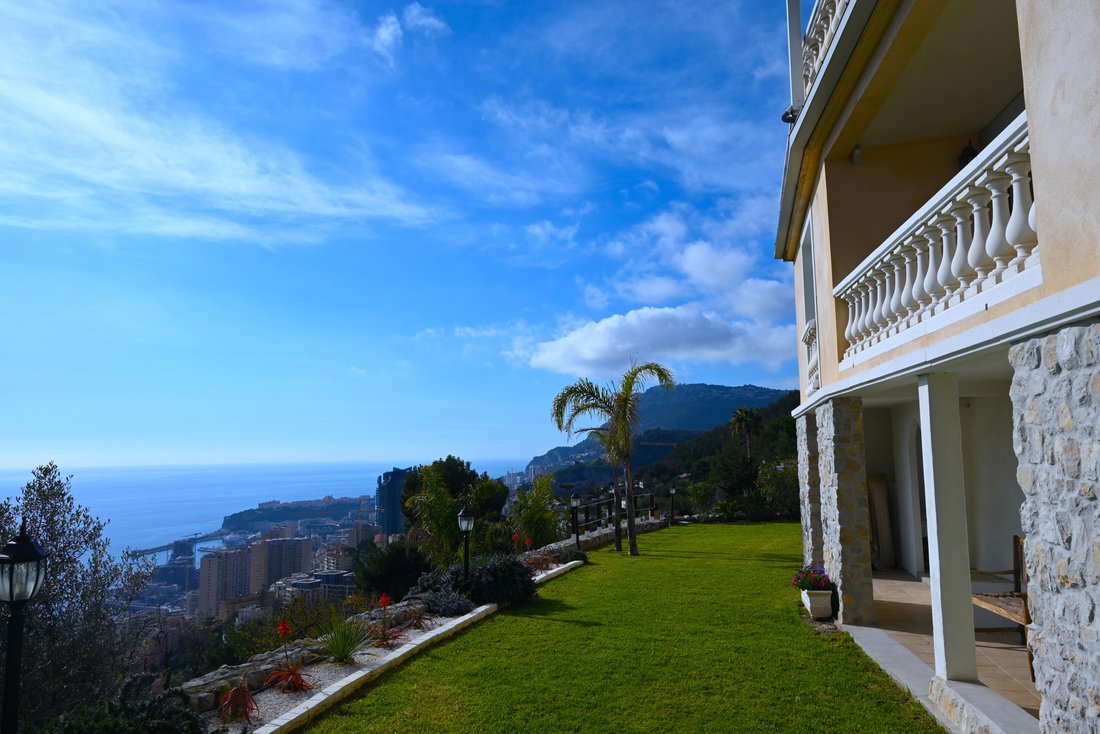 Villa in Cabbe-Saint Roman, Roquebrune-Cap-Martin, France 2 - 15690098