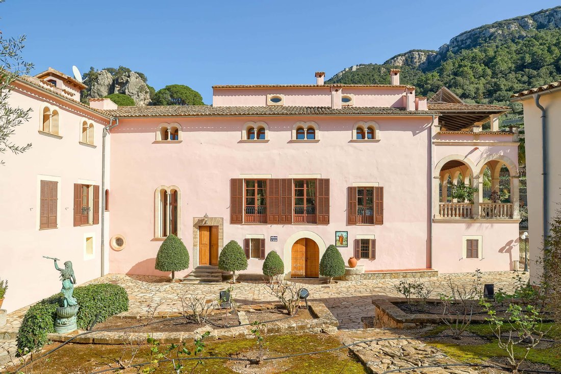 Estate in Esporles, Balearic Islands, Spain 3 - 15688702