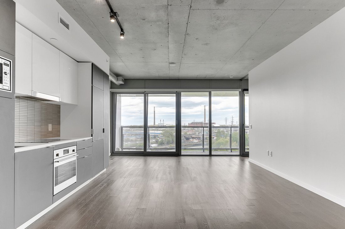 Condo in Toronto, Ontario, Canada 1 - 15690776