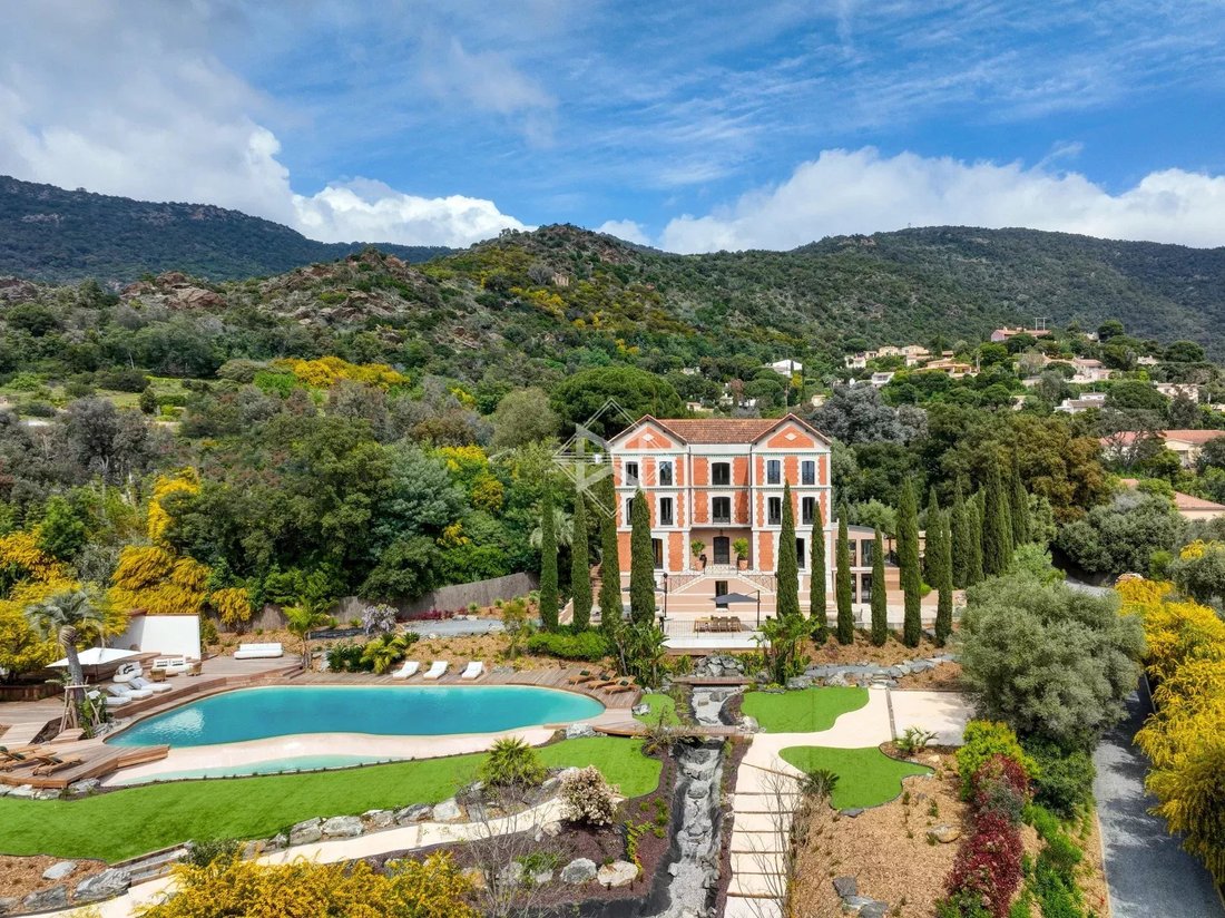 Villa in Le Lavandou, Provence-Alpes-Côte d'Azur, France 3 - 15689273