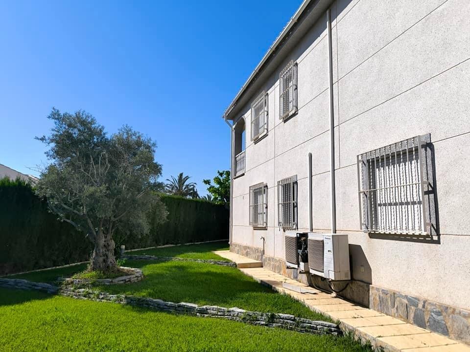 Villa in Torrevieja, Valencian Community, Spain 5 - 15690581