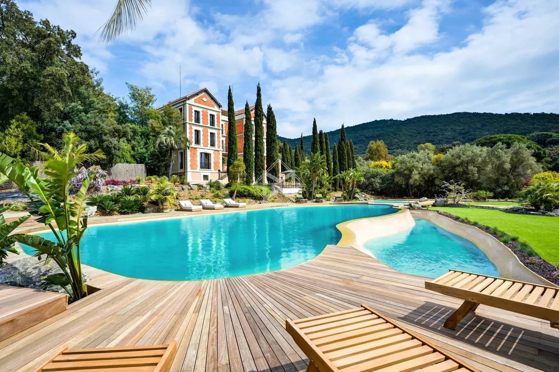 Villa in Le Lavandou, Provence-Alpes-Côte d'Azur, France 5 - 15689273