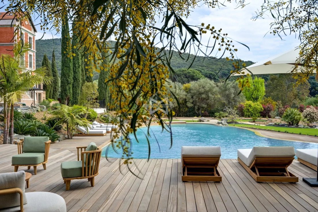 Villa in Le Lavandou, Provence-Alpes-Côte d'Azur, France 4 - 15689273