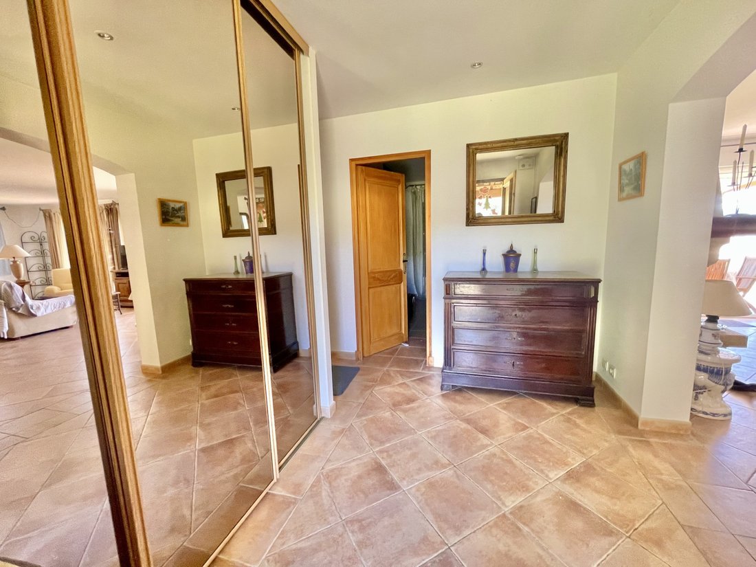 Villa in Bagnols-en-Forêt, Provence-Alpes-Côte d'Azur, France 5 - 15689931