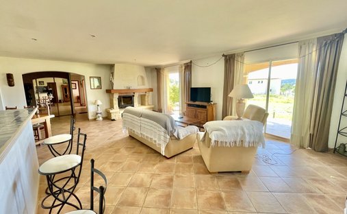 Villa a Bagnols-en-Forêt, Provenza-Alpi-Costa Azzurra, Francia 1