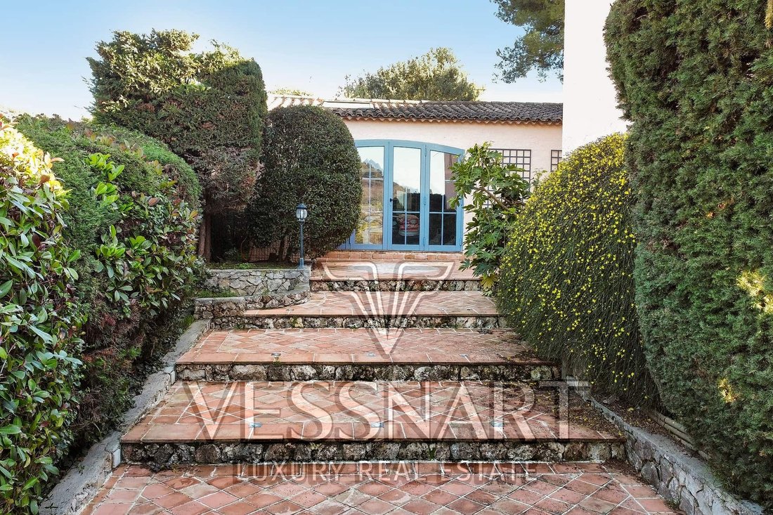 Villa in La Turbie, Provence-Alpes-Côte d'Azur, France 1 - 15689082