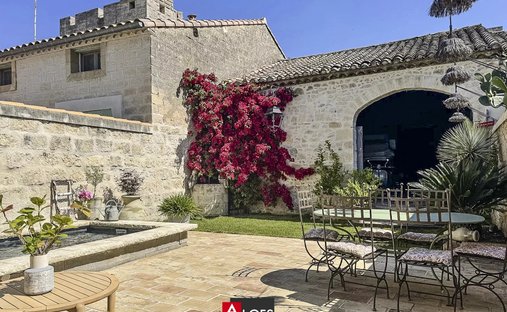 House in Centre Ville, Aigues-Mortes, France 1