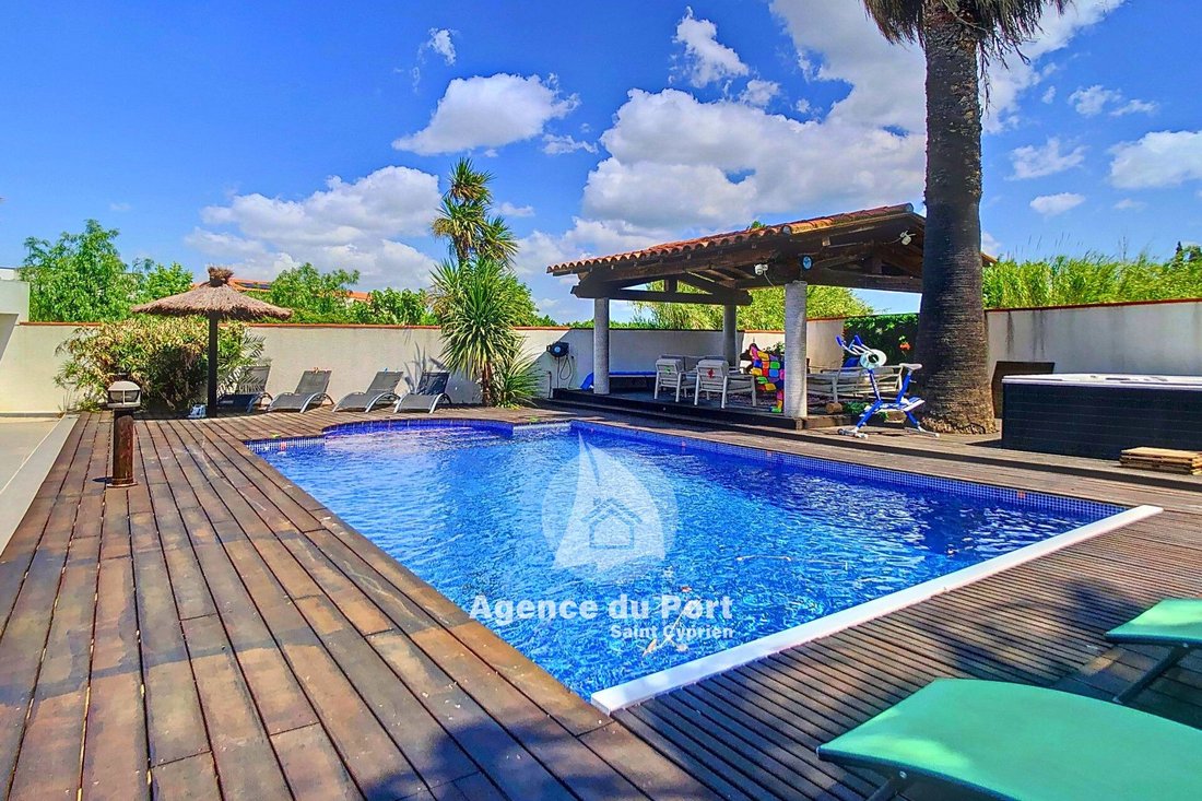 Villa in Saint-Cyprien, Occitania, France 3 - 15689113