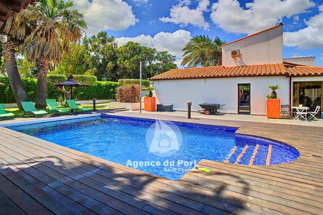 Villa in Saint-Cyprien, Occitania, France 2 - 15689113