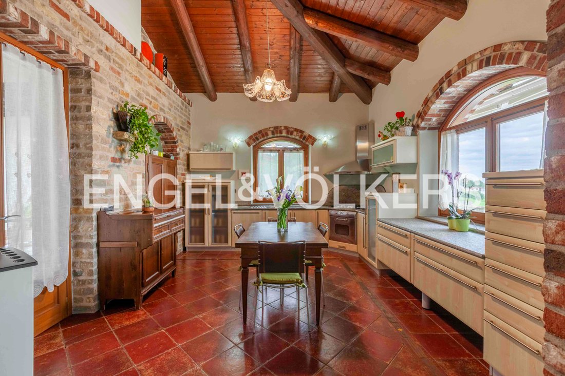 Villa in Mango, Piedmont, Piedmont, Italy 4 - 15709023