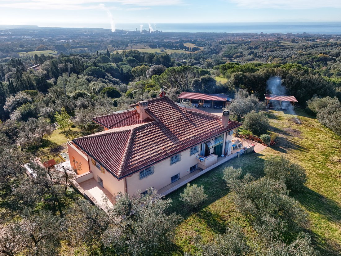 Villa in Rosignano Marittimo, Tuscany, Italy 2 - 15692694