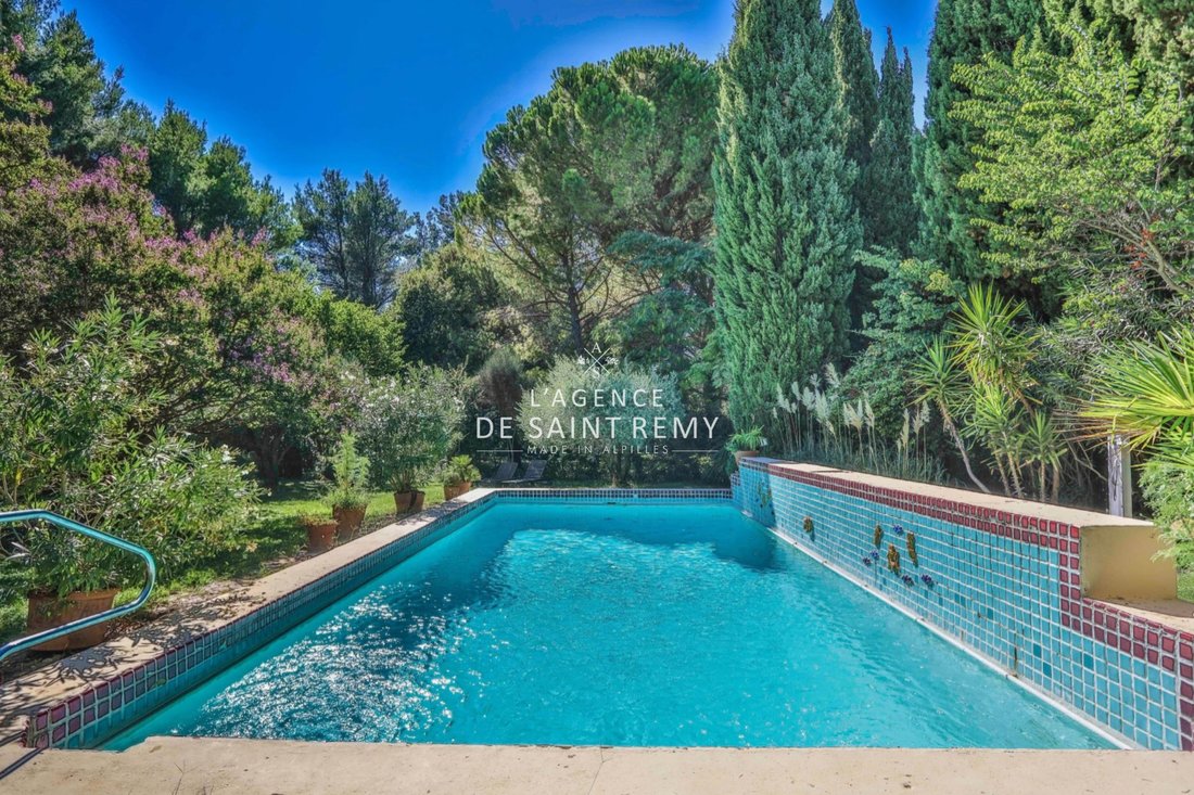 Villa in Orgon, Provence-Alpes-Côte d'Azur, France 3 - 15694509