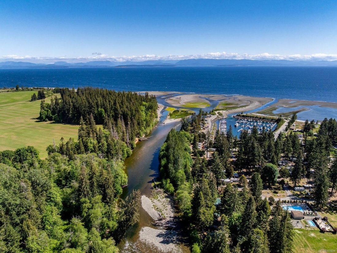 House in Black Creek, British Columbia, Canada 3 - 15693185