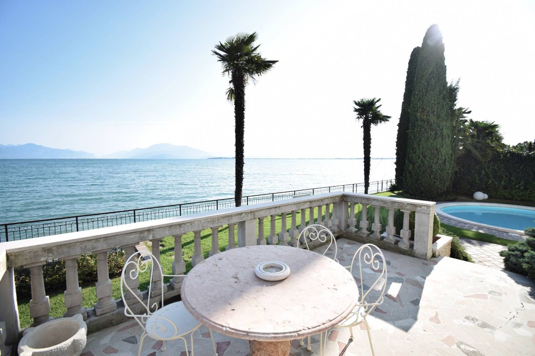Villa in Desenzano Centro, Desenzano del Garda, Lombardy 4 - 15694879