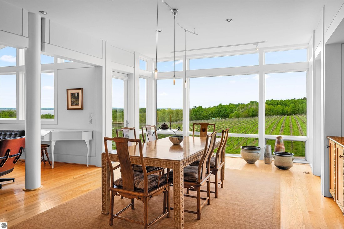House in Traverse City, Michigan, United States 5 - 15693083