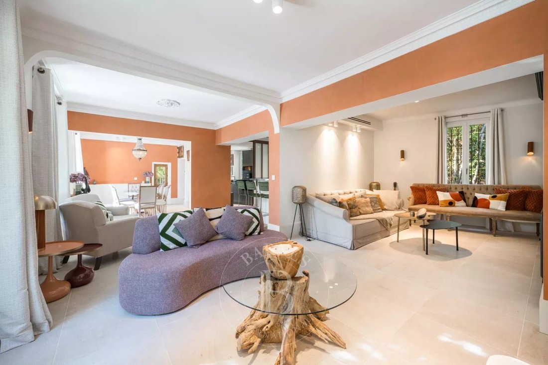 Villa in Cannes, Provence-Alpes-Côte d'Azur, France 3 - 15693272