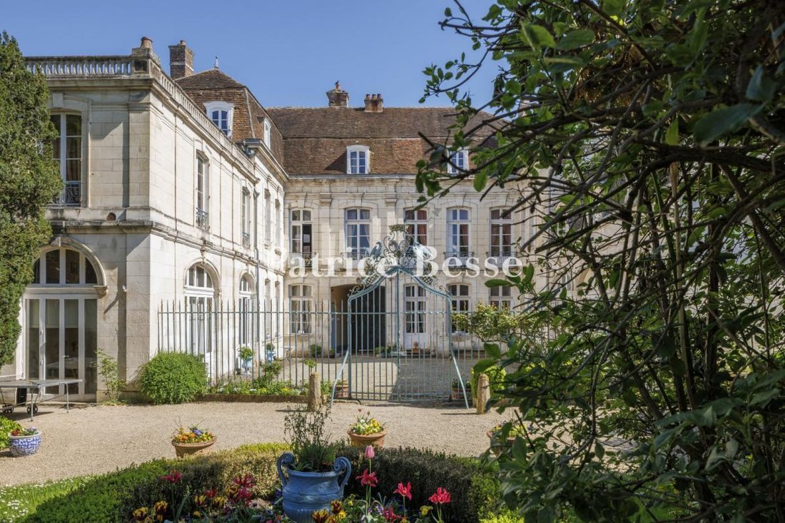 House in Auxerre, Bourgogne – Franche-Comté, France 1 - 15695012