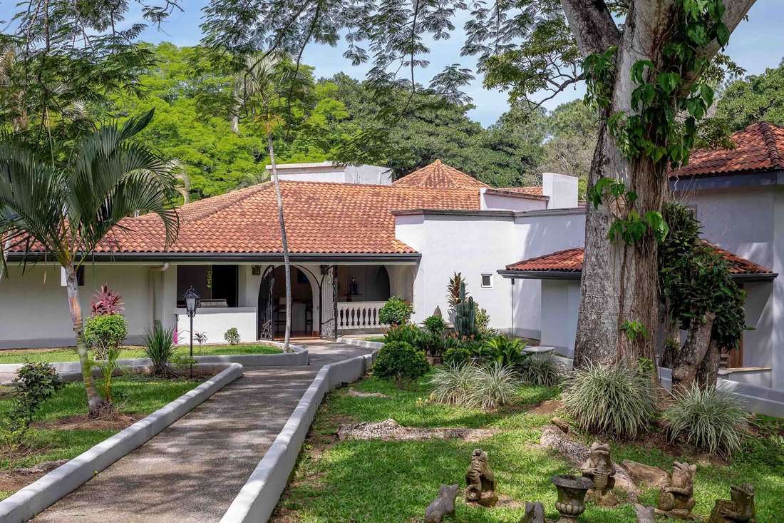 Villa in Turrúcares District, Alajuela Province, Costa Rica 5 - 15692989