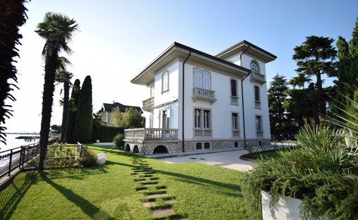 Villa in Desenzano Centro, Desenzano del Garda, Lombardy 1