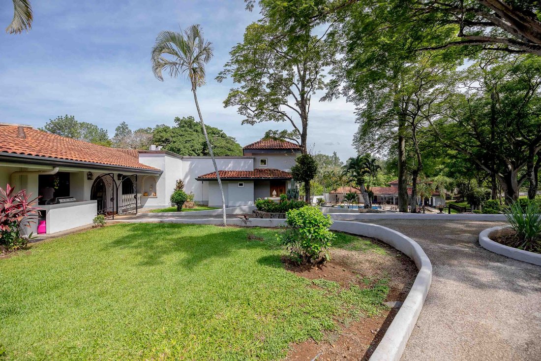 Villa in Turrúcares District, Alajuela Province, Costa Rica 2 - 15692989