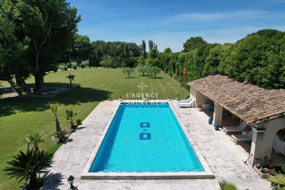 Villa in Saint-Rémy-de-Provence, Provence-Alpes-Côte d'Azur, France 4 - 15195203