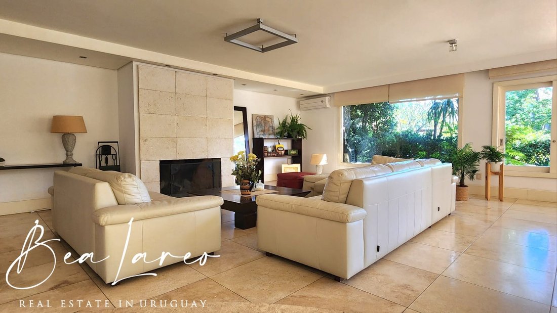 Apartment in Montevideo, Departamento de Montevideo, Uruguay 2 - 15694495
