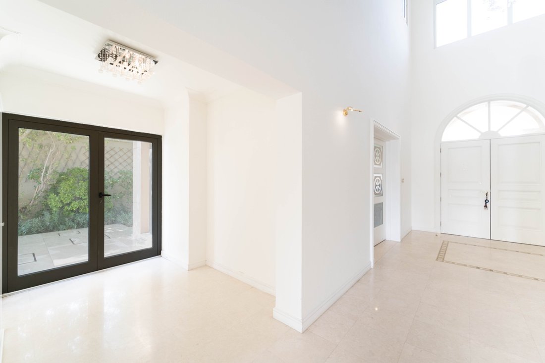Villa in Dubai, Dubai, United Arab Emirates 2 - 15695885