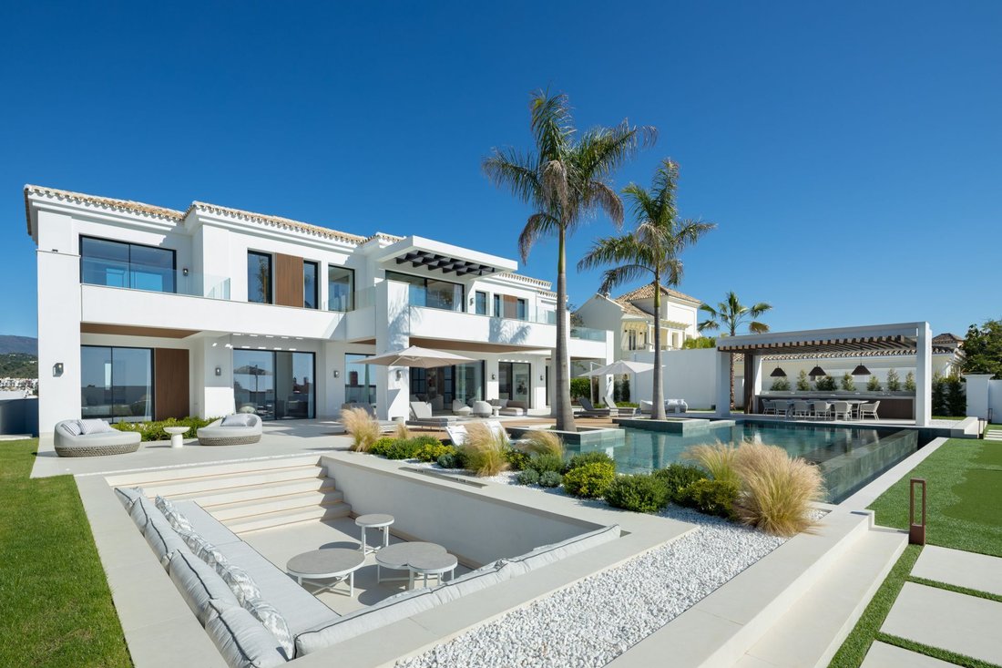 Villa in Benahavis, Andalusia, Spain 1 - 15697010