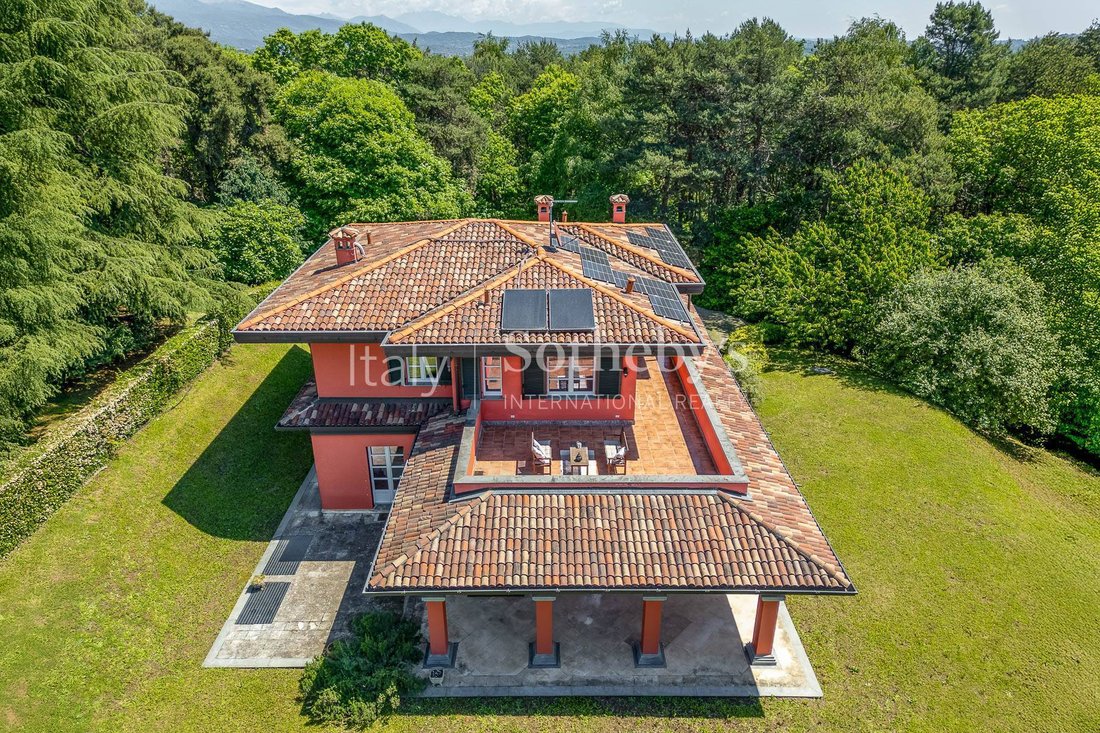 House in Oltrona di San Mamette, Lombardy, Italy 4 - 15697036