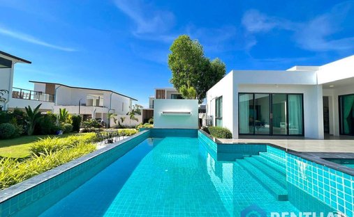 Villa in Nong Pla Lai, Chon Buri, Thailand 1