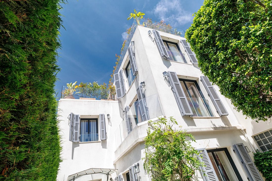 Estate in Saint-Jean-Cap-Ferrat, Provence-Alpes-Côte d'Azur, France 4 - 15697109